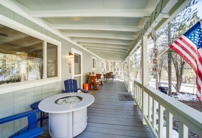 Modern Munds Park Retreat W/ Deck & Fire Pit!