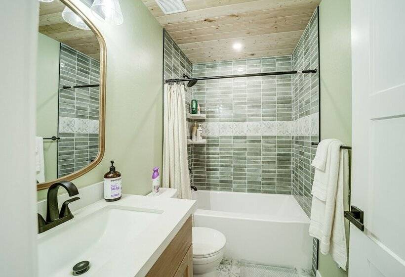 Modern Munds Park Retreat W/ Deck & Fire Pit!