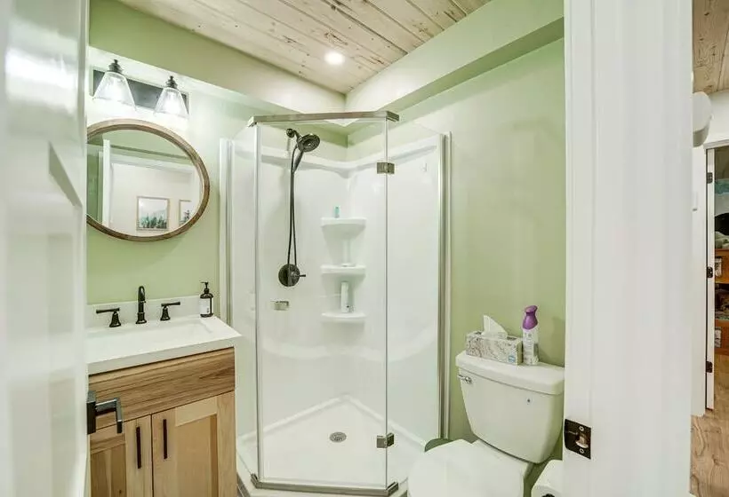 Modern Munds Park Retreat W/ Deck & Fire Pit!