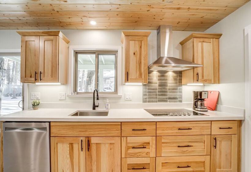 Modern Munds Park Retreat W/ Deck & Fire Pit!