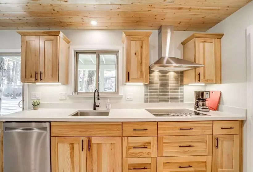 Modern Munds Park Retreat W/ Deck & Fire Pit!