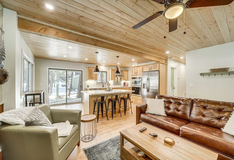 Modern Munds Park Retreat W/ Deck & Fire Pit!