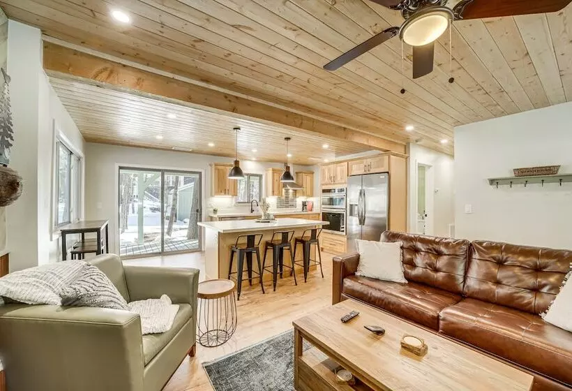 Modern Munds Park Retreat W/ Deck & Fire Pit!