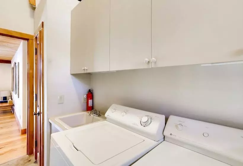 Mountain Village Marvel W/ Hot Tub & Home Gym!