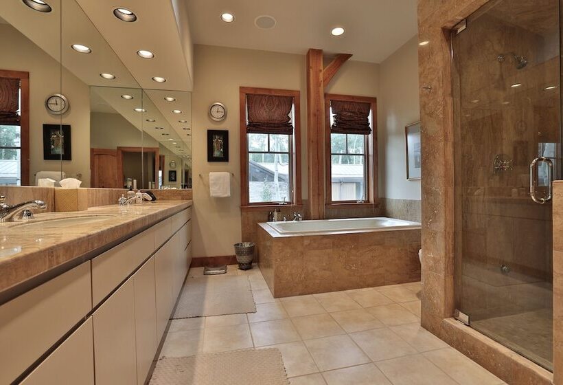 Mountain Village Marvel W/ Hot Tub & Home Gym!