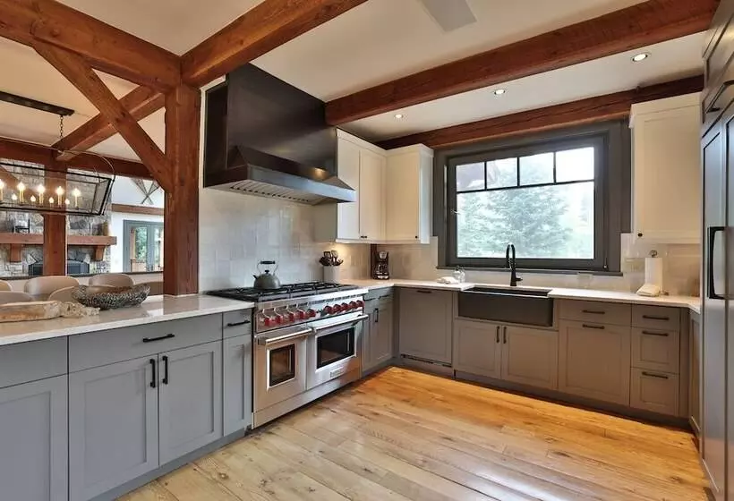 Mountain Village Marvel W/ Hot Tub & Home Gym!