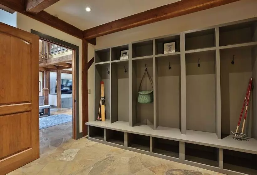 Mountain Village Marvel W/ Hot Tub & Home Gym!