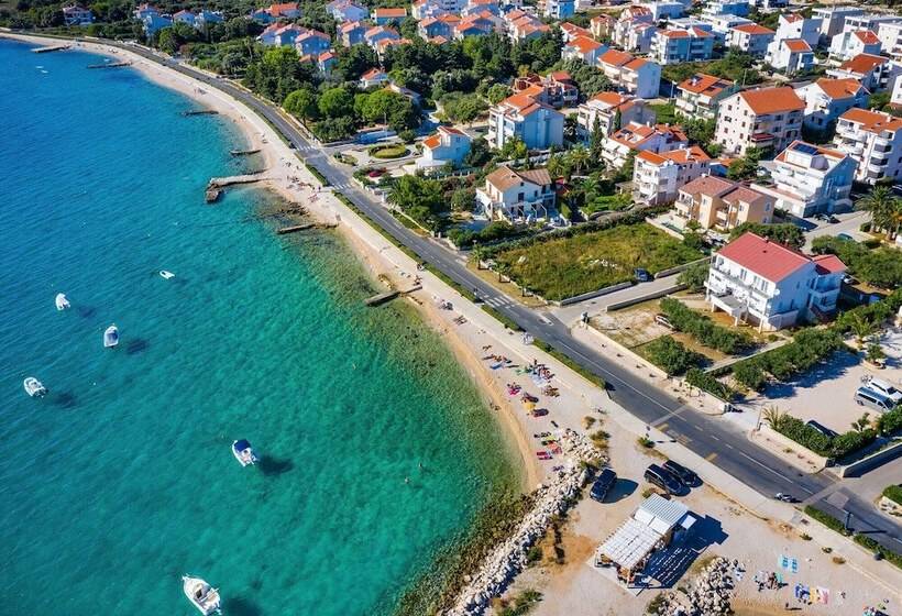 پانسیون Room In Guest Room   Cozy Room Near Beach D