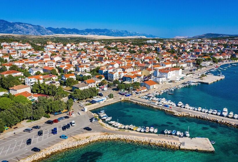 پانسیون Room In Guest Room   Cozy Room Near Beach D