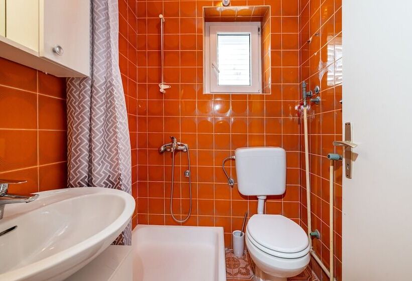 پانسیون Room In Guest Room   Cozy Room Near Beach D