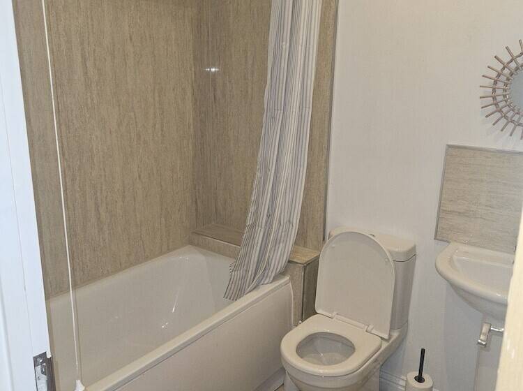 住所 Impeccable 2 Bed House In Basildon