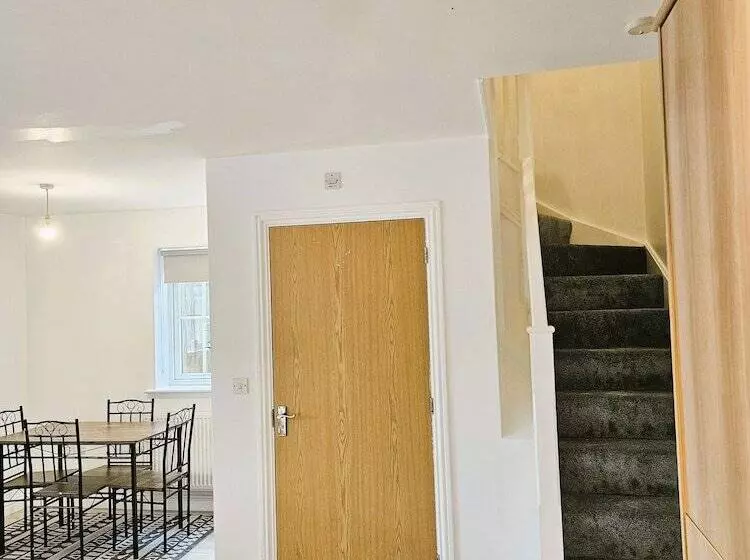 Residenssi Impeccable 2 Bed House In Basildon