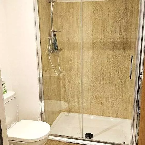 Residenssi Impeccable 2 Bed House In Basildon