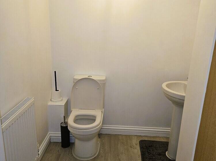 住所 Impeccable 2 Bed House In Basildon