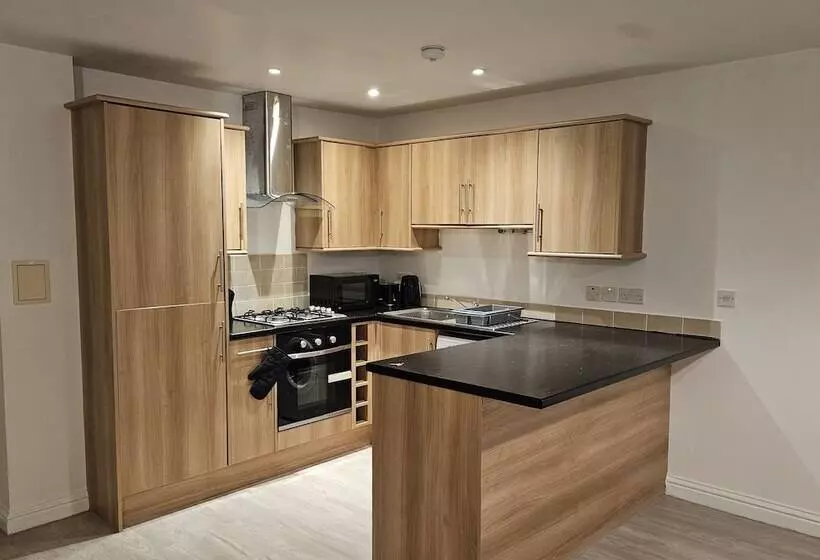 Residenssi Impeccable 2 Bed House In Basildon