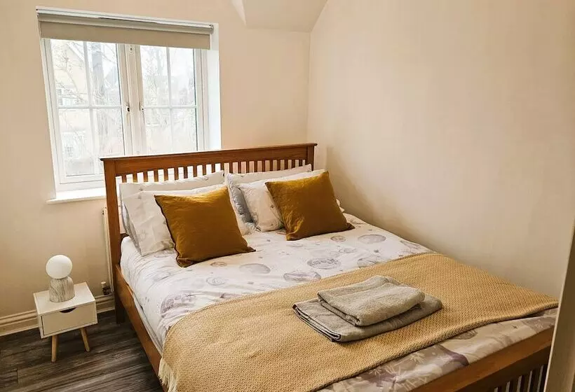 Residenssi Impeccable 2 Bed House In Basildon