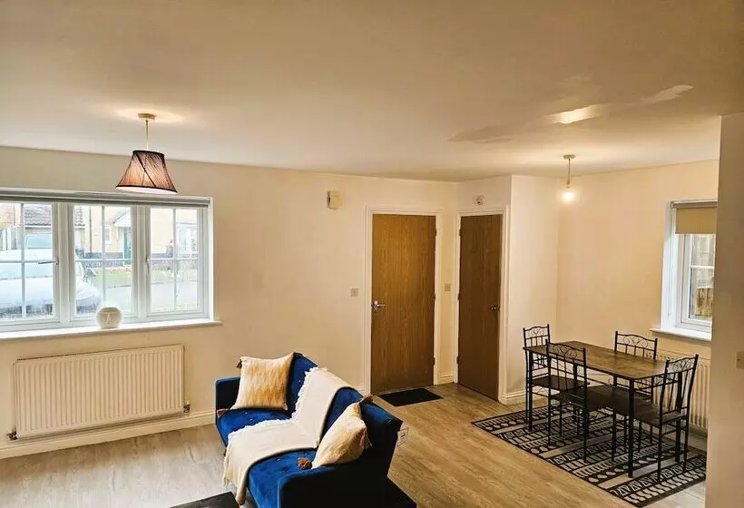 Residenssi Impeccable 2 Bed House In Basildon