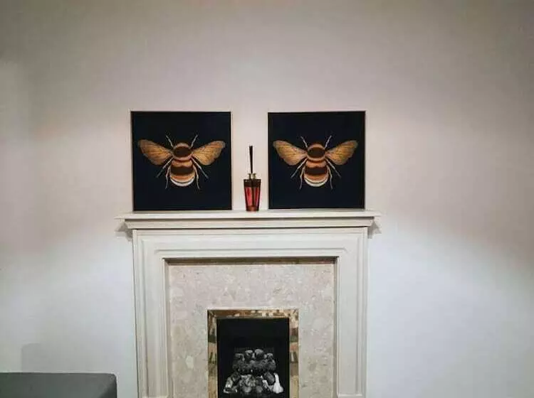 Residenssi Stunning 3 Bed House In Oldbury