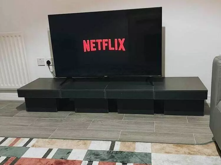 Residenssi Stunning 3 Bed House In Oldbury