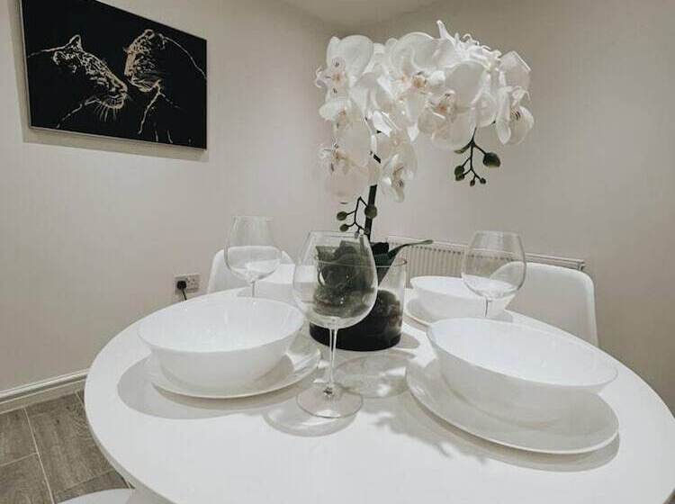 레지던스 Stunning 3 Bed House In Oldbury