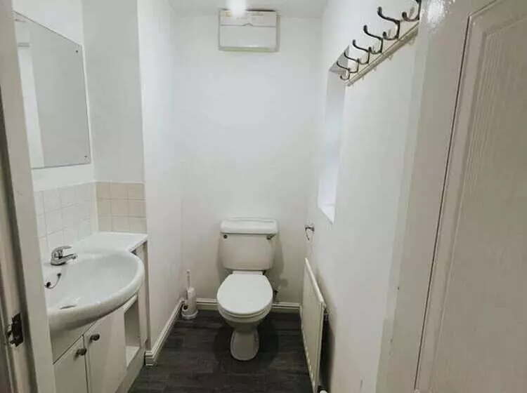 Residenssi Stunning 3 Bed House In Oldbury