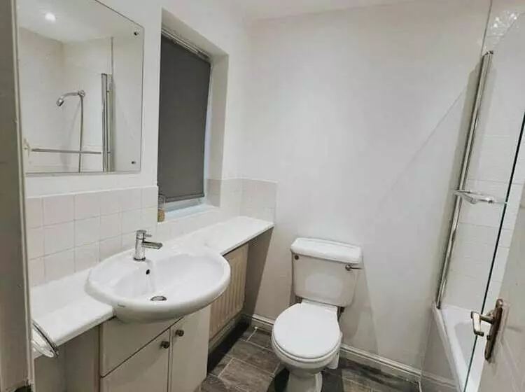 Residenssi Stunning 3 Bed House In Oldbury