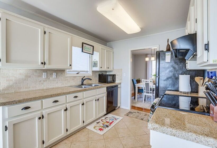 Riverfront Wilsonville Home W/ Dock & Fire Pit!