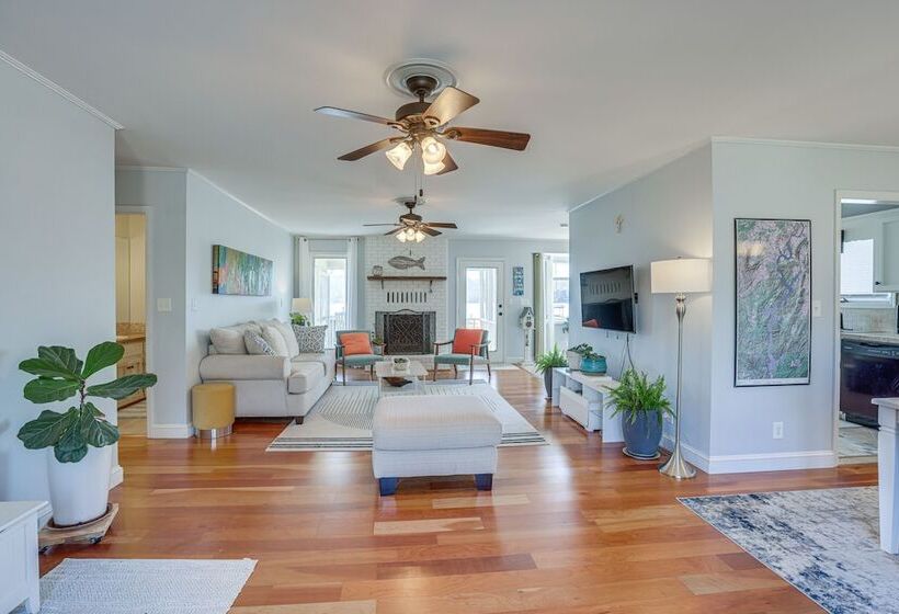 Riverfront Wilsonville Home W/ Dock & Fire Pit!