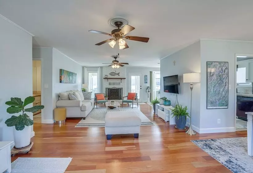 Riverfront Wilsonville Home W/ Dock & Fire Pit!