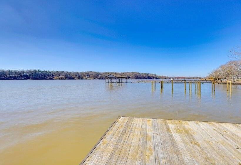 Riverfront Wilsonville Home W/ Dock & Fire Pit!