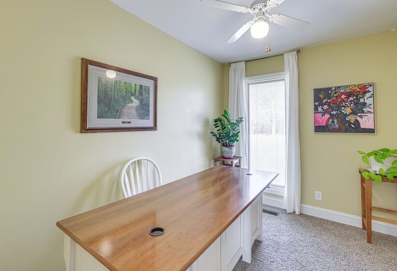 Riverfront Wilsonville Home W/ Dock & Fire Pit!