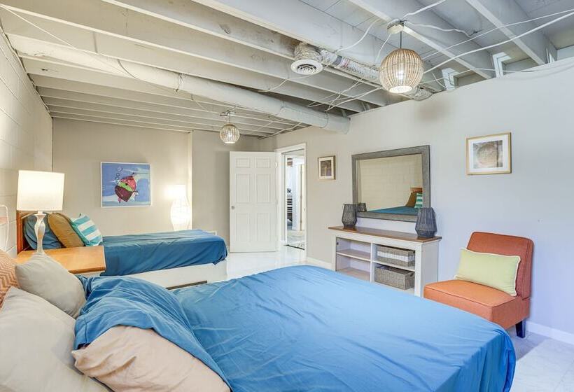 Riverfront Wilsonville Home W/ Dock & Fire Pit!