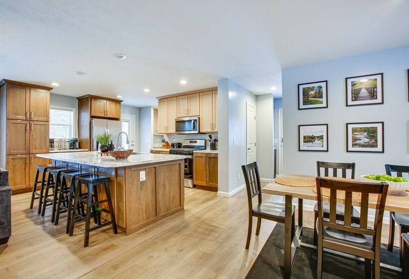 Wellston Home W/ Private Hot Tub + Fire Pit!