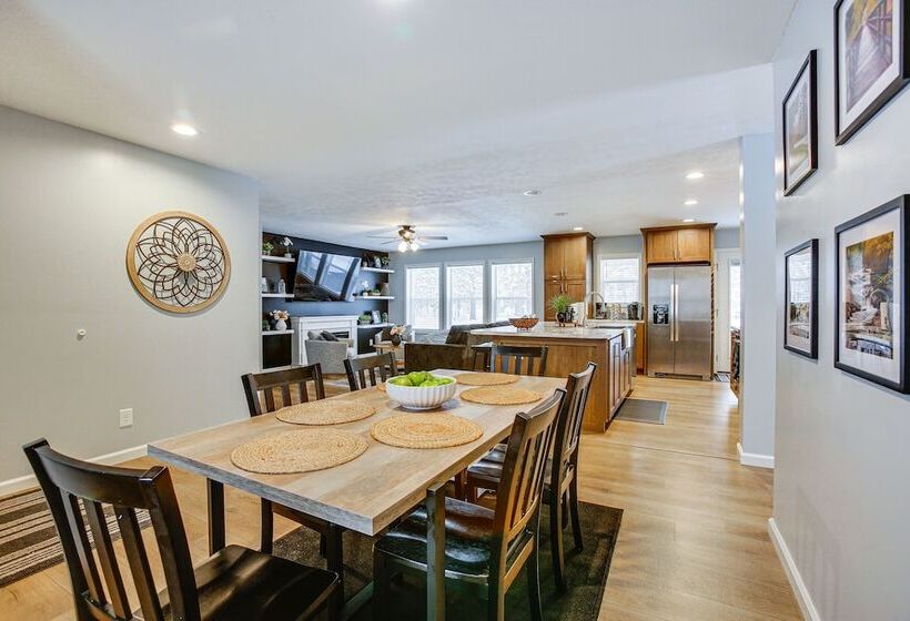 Wellston Home W/ Private Hot Tub + Fire Pit!