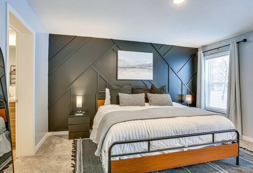 Wellston Home W/ Private Hot Tub + Fire Pit!