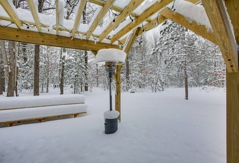 Wellston Home W/ Private Hot Tub + Fire Pit!