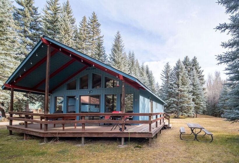 Bear Paw Lodge & Vacation Homes