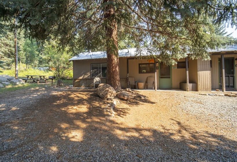 Bear Paw Lodge & Vacation Homes