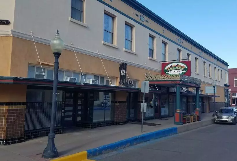 Hotelli Historic Palace