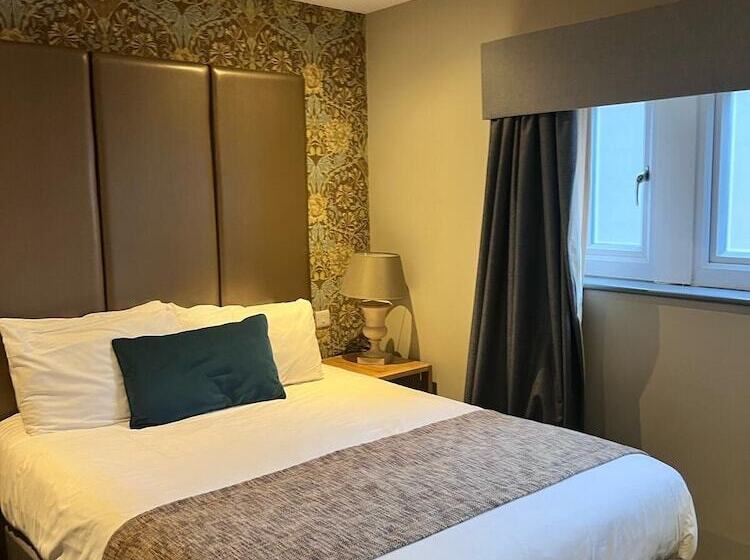 The New Hobbit Hotel Rooms