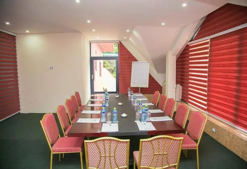 Alisa Hotel Labone