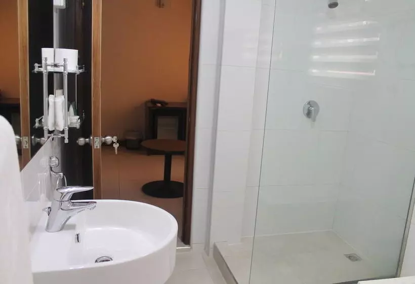 Alisa Hotel Labone