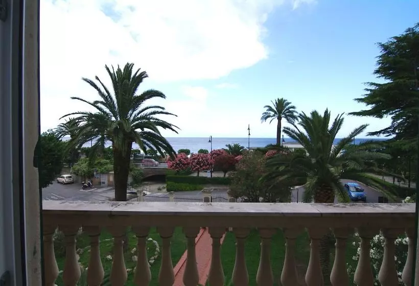 ホテル Albergo Madri Pie
