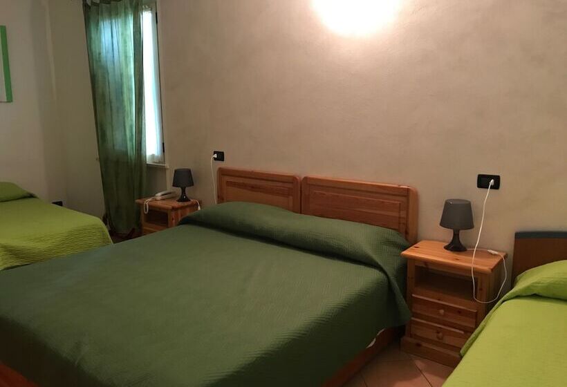 Отель Albergo Quattro Pini