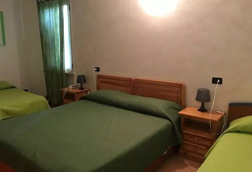 ホテル Albergo Quattro Pini