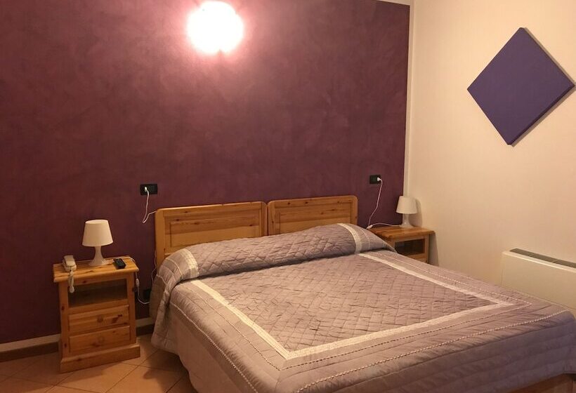 Отель Albergo Quattro Pini