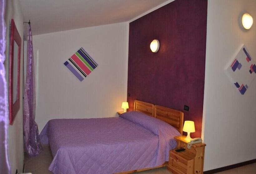 Отель Albergo Quattro Pini