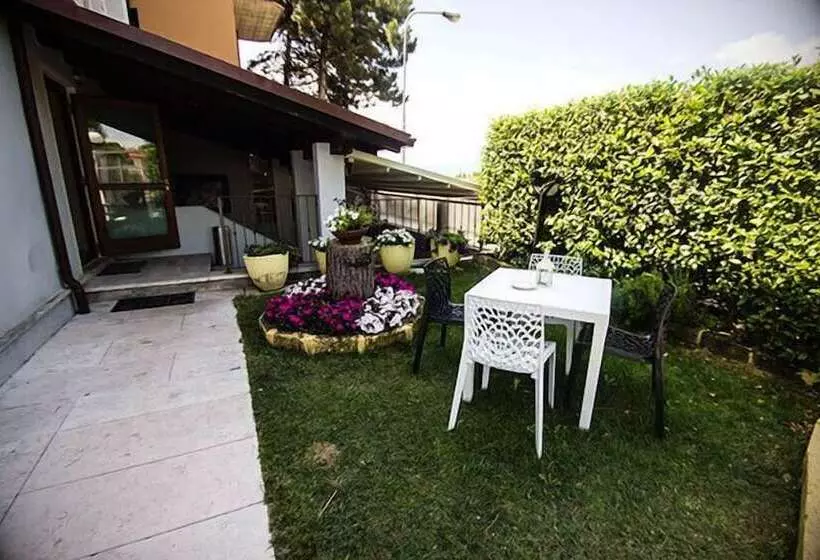 هتل Betty's House