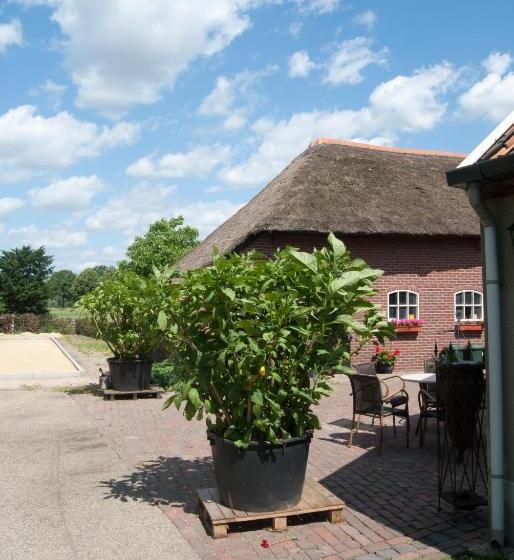 ホテル De Martiene Plats B&b & Appartement