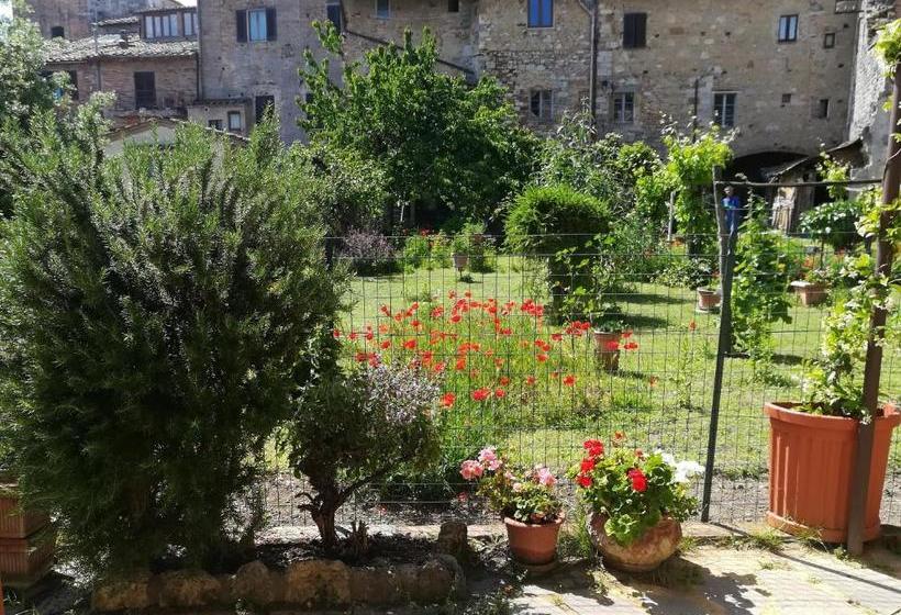 Отель Fabio Apartments San Gimignano